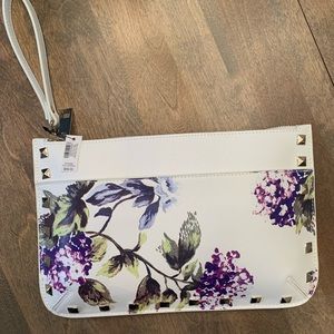 👜 White House Black Market Clutch/Wristlet NWT!!